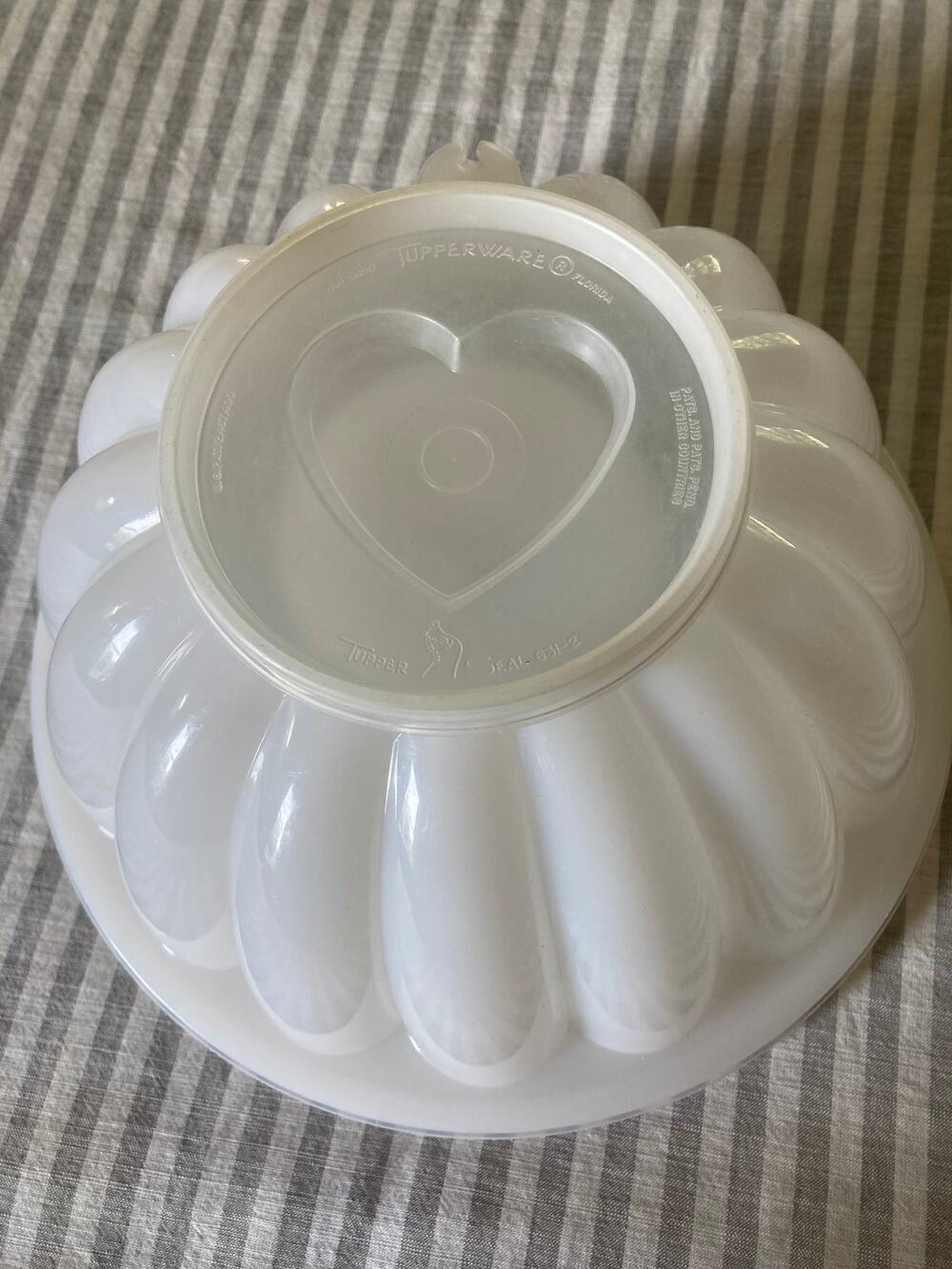 Large Tupperware Jello Mold